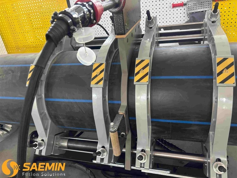 pull out the heating plate and push hdpe pipes fusion joining pull out the heating plate and push hdpe pipes fusion joining